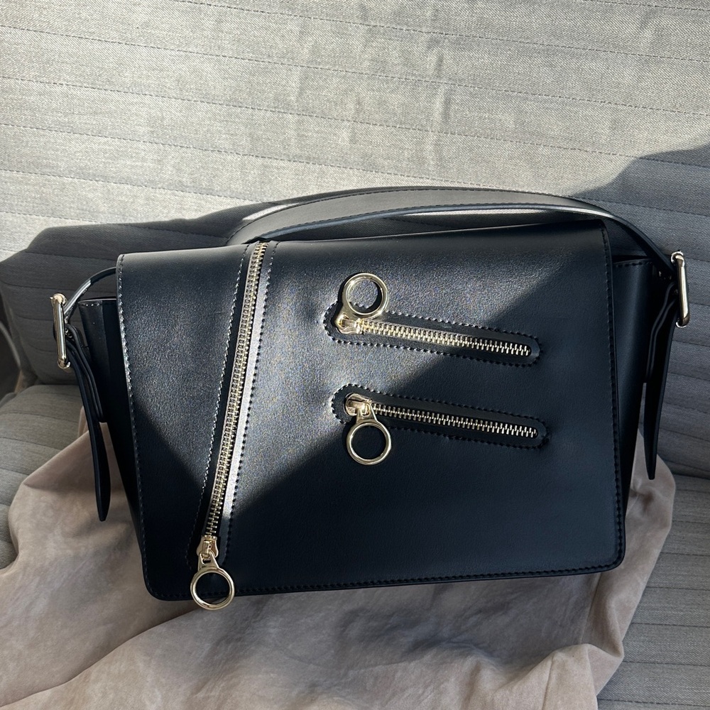Elegant Black Crossbody Bag